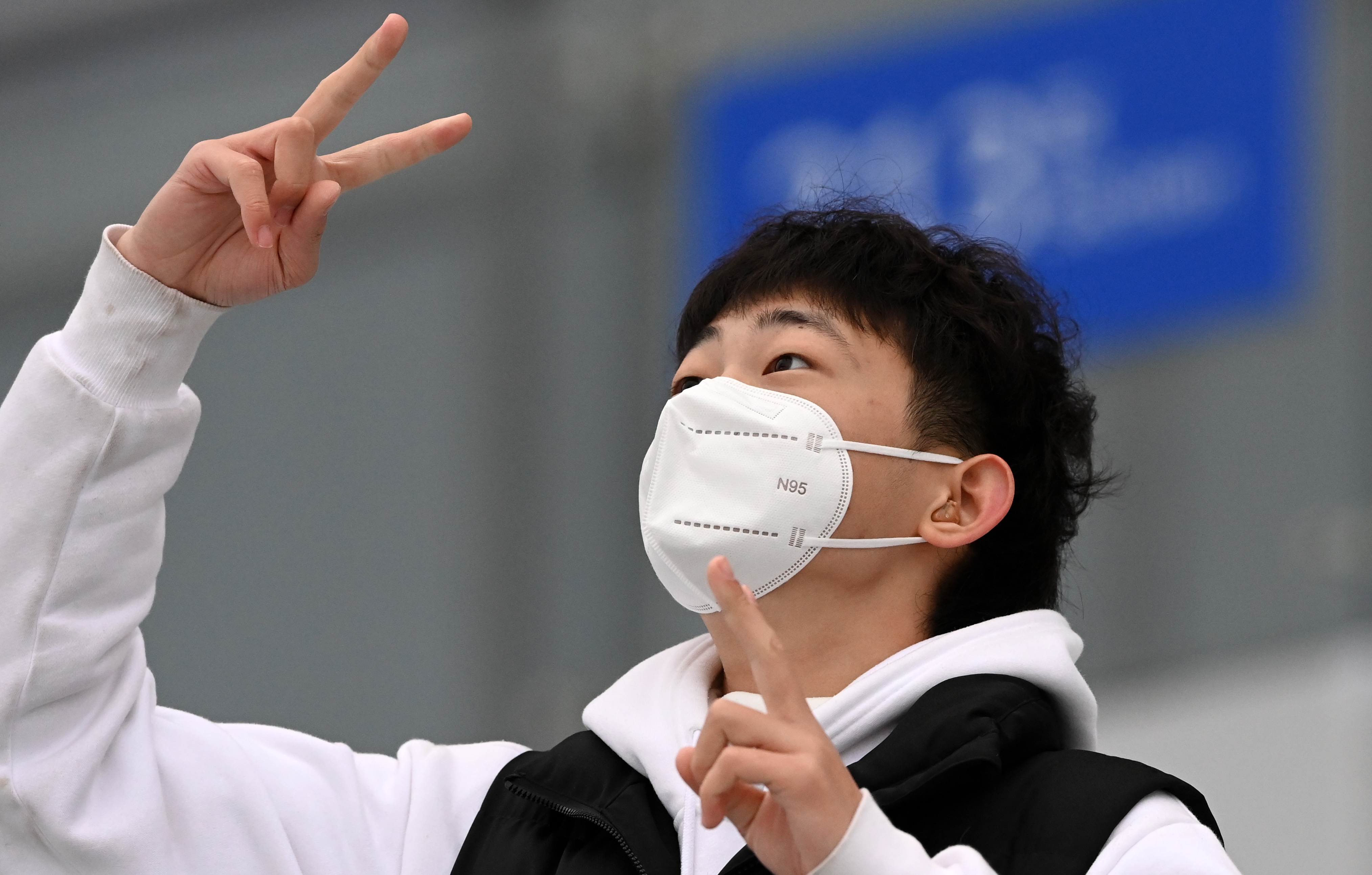 九游娱乐-关于阿扎伦卡官方宣布持续失利新规，雄鹿引发争议！赛场气氛高涨的信息-九游娱乐