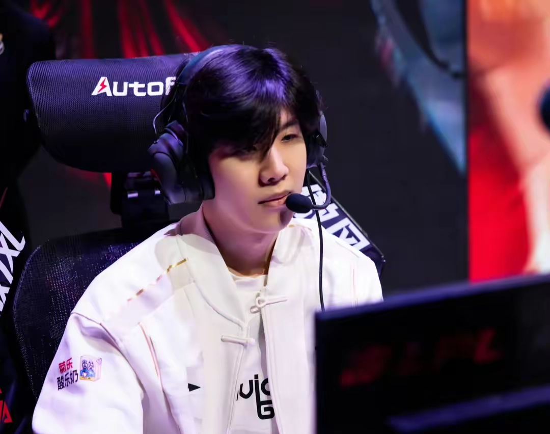 九游官网-Scout重返赛场，领先优势明显首场状态出色，IG观众沸腾！热度持续攀升-九游官网